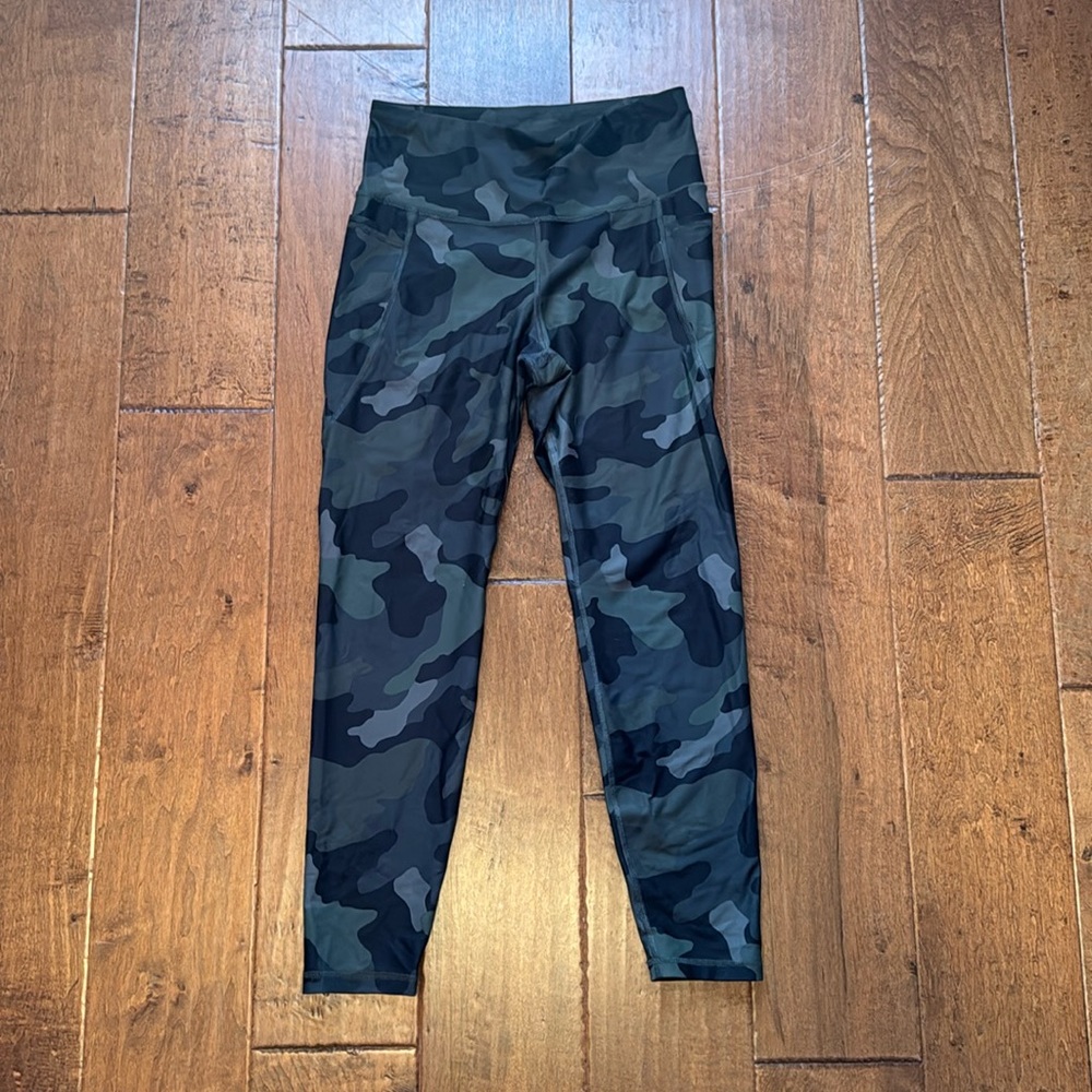 Old Navy Active Women’s Size M Camo Workout Leggings